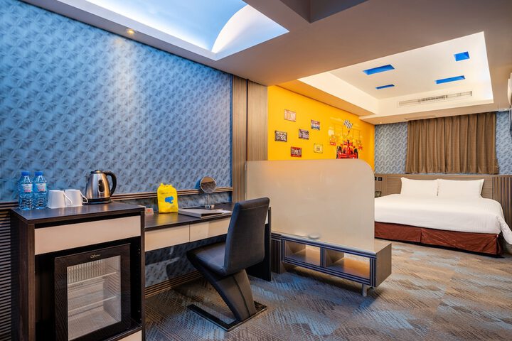 Room 28 of 109