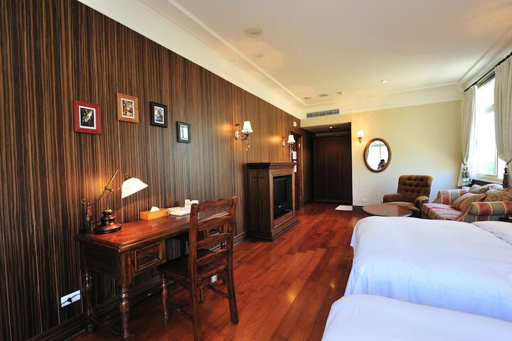 Room 8 of 34