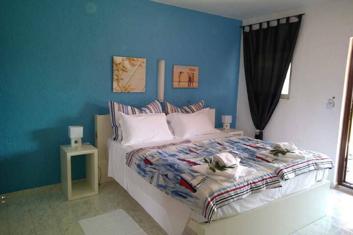 Room 13 of 16