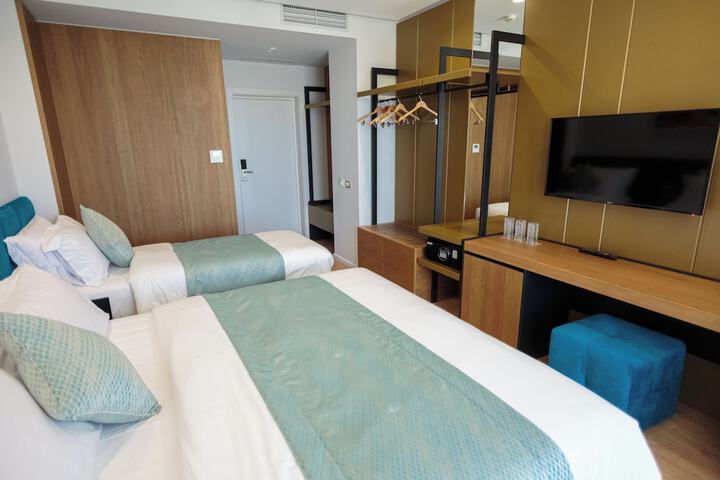 Room 28 of 107