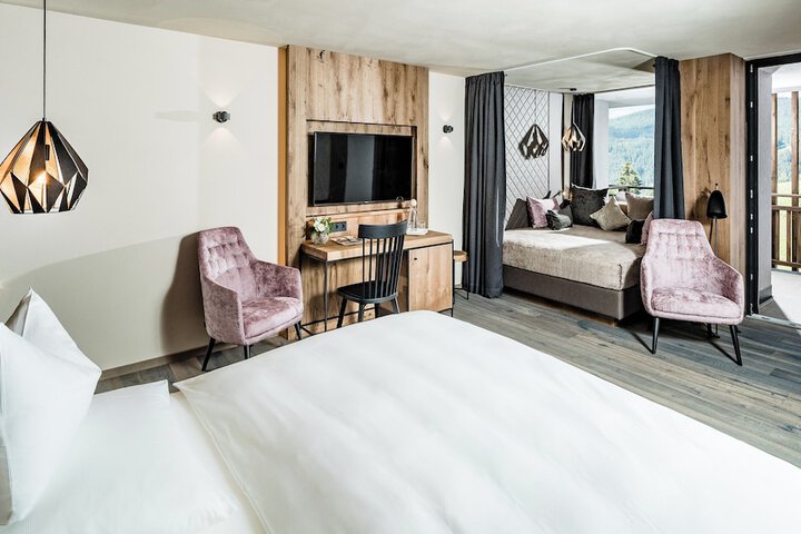 Room 18 of 76