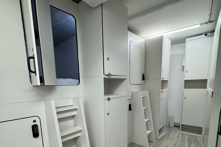 Room 3 of 7