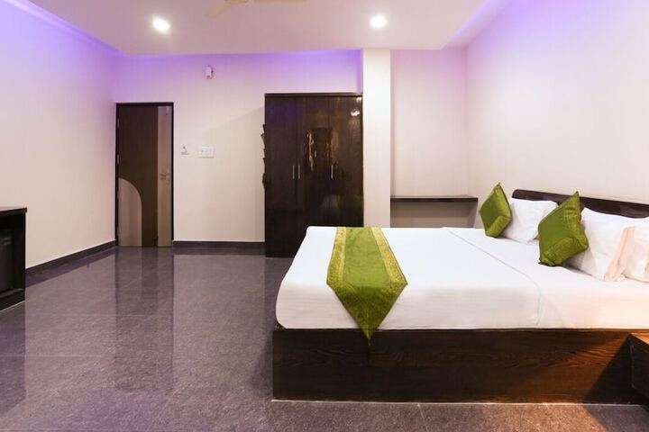 Room 9 of 20
