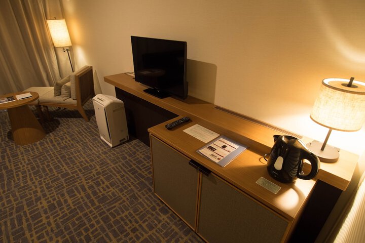 Room 6 of 163