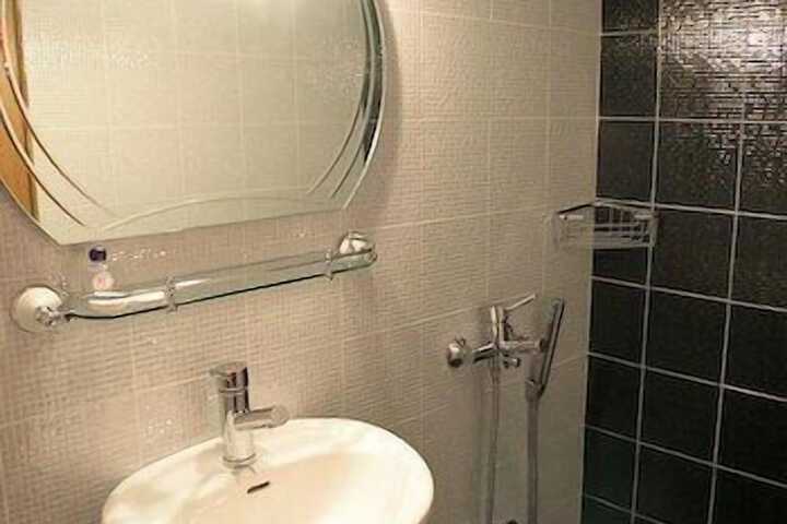Room 6 of 11