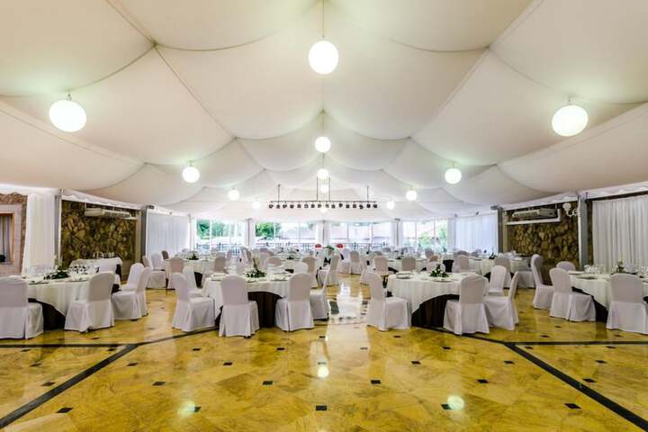 Banquet hall