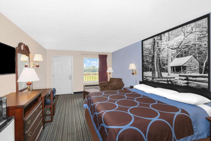 1 King Bed (1 of 10)
