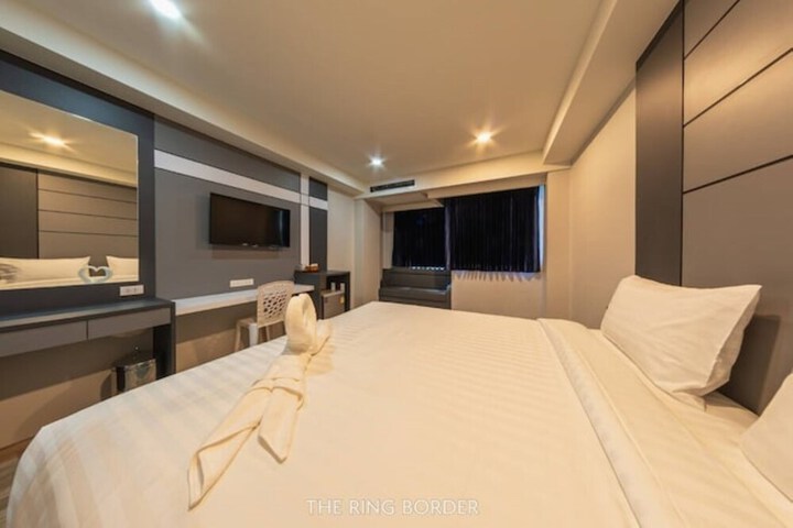 Room 14 of 28