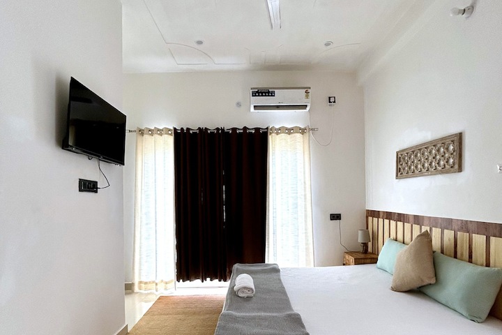 Room 12 of 19