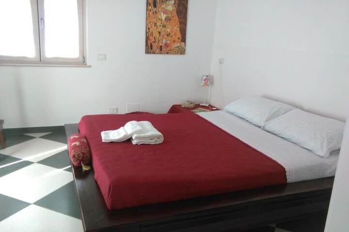 Room 5 of 9