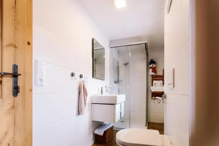Room 9 of 29