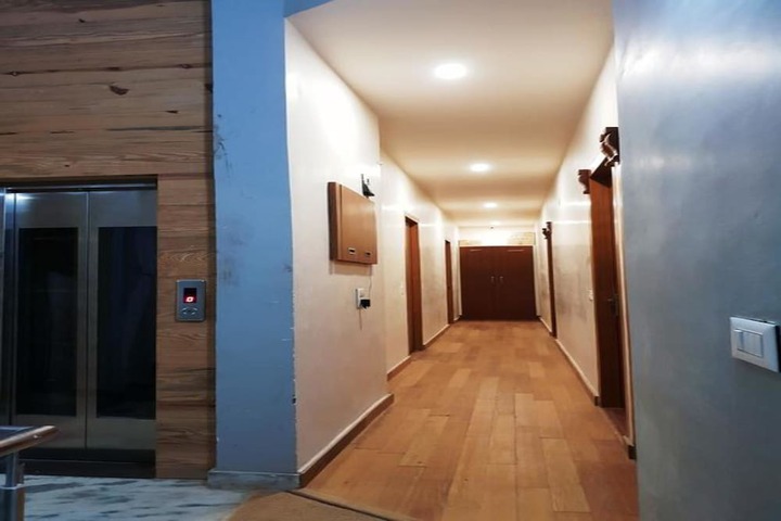 Ballroom/Hall 40 of 42