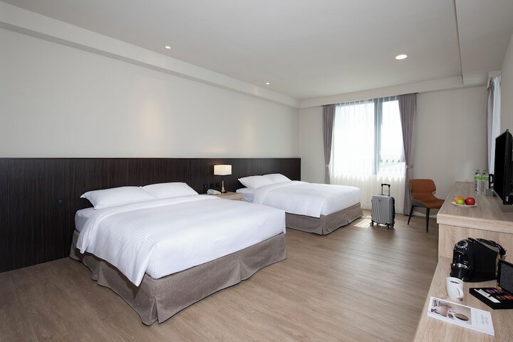 Room 6 of 13
