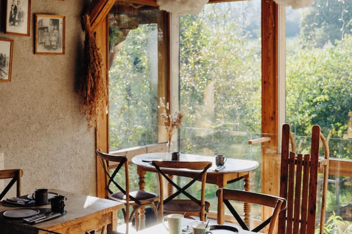 Dining 9 of 17