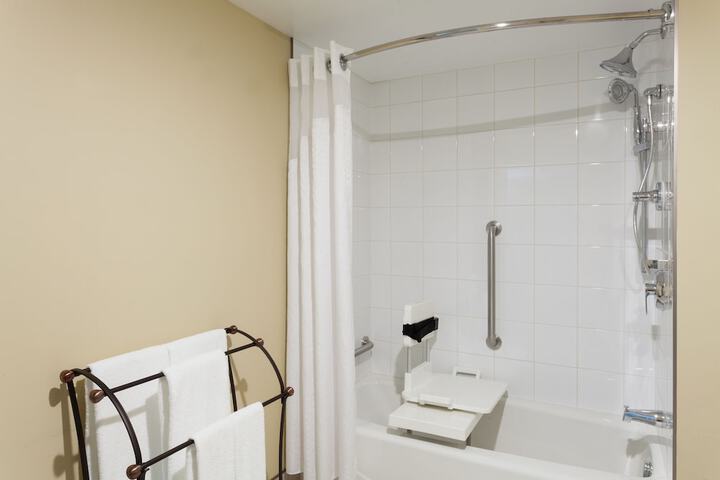 Room 14 of 32