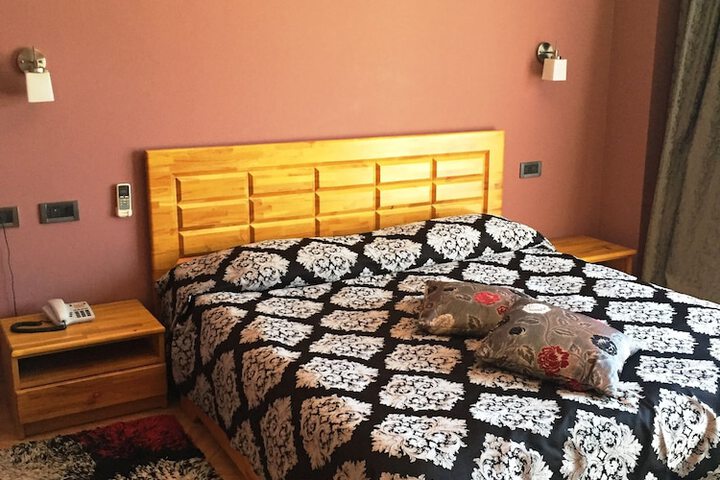 Room 10 of 98