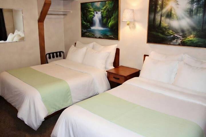 Room 4 of 8