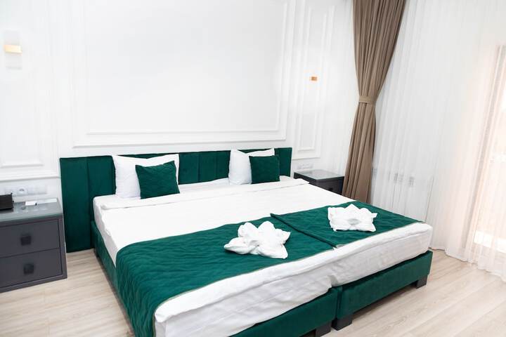 Room 7 of 37