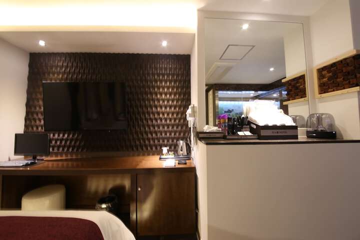 Room 30 of 65