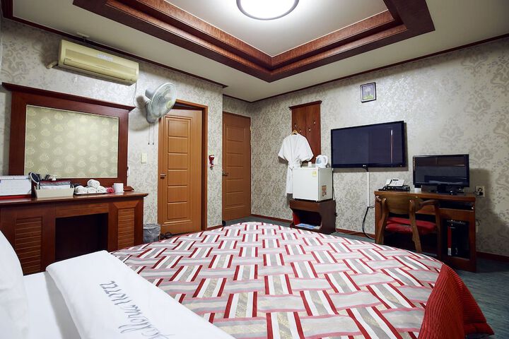Room 5 of 47