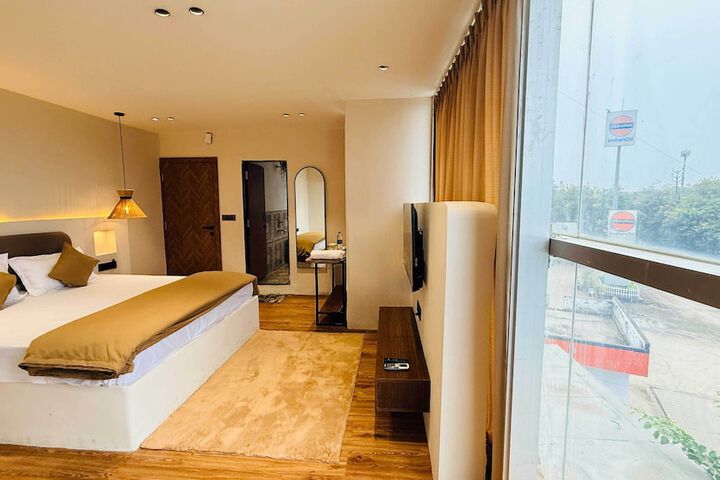 Room 34 of 104