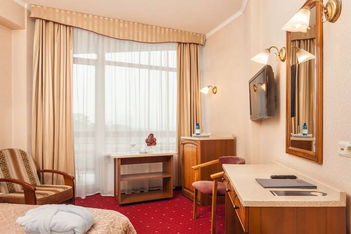 Room 30 of 104