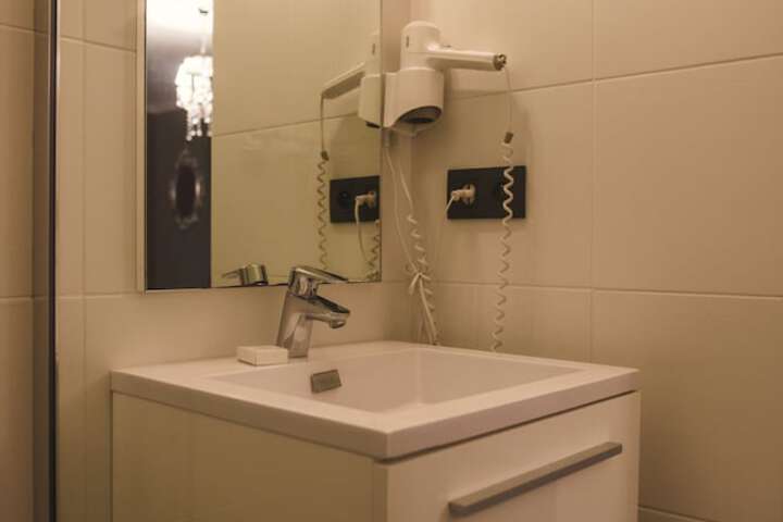 Room 142 of 161