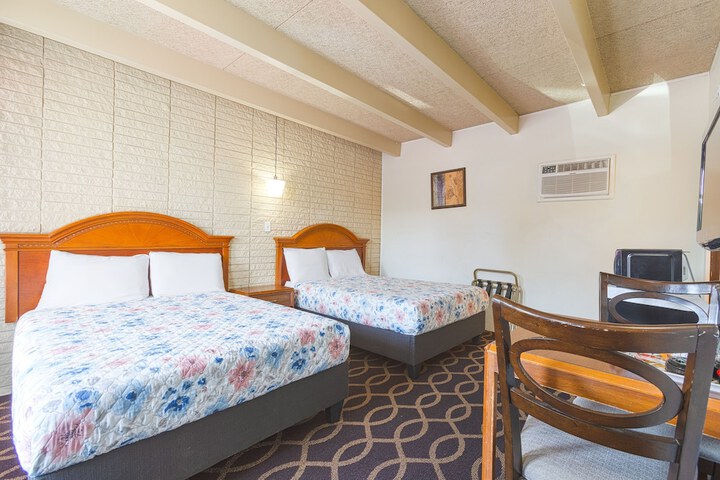 1 Queen Bed (14 of 26)