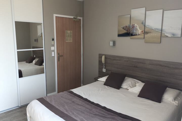 Room 4 of 40