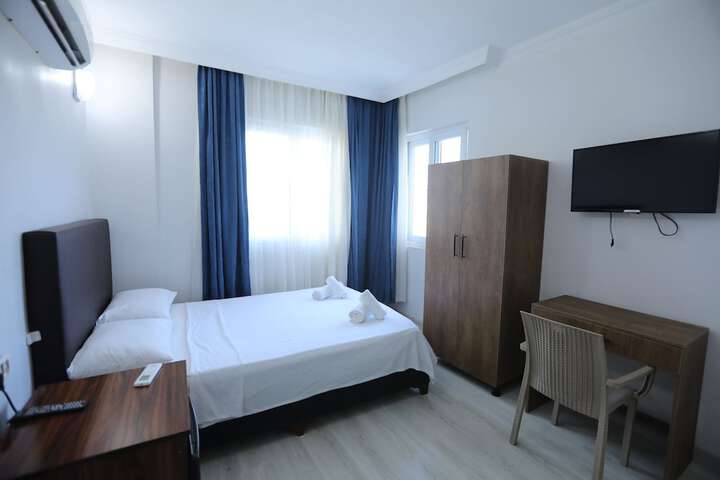Room 11 of 25