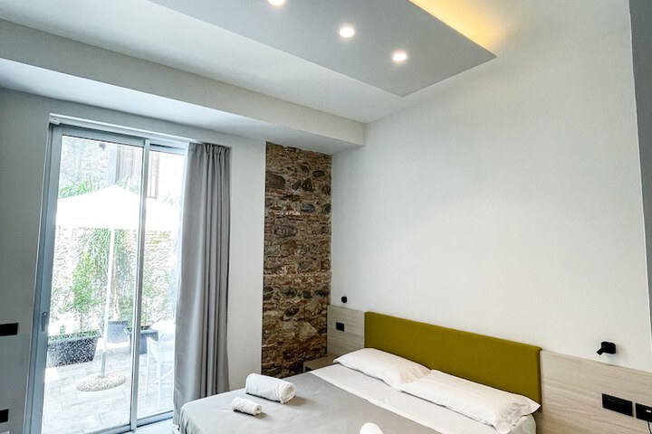 Room 9 of 28