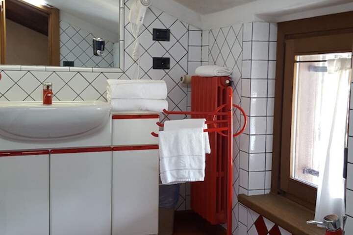 Room 26 of 53