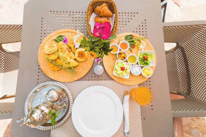 Breakfast/Coffee Service 26 of 39