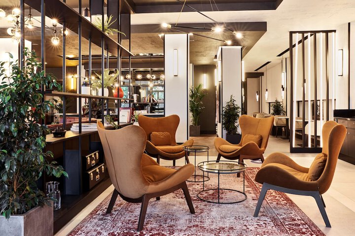 Lounge 50 of 86
