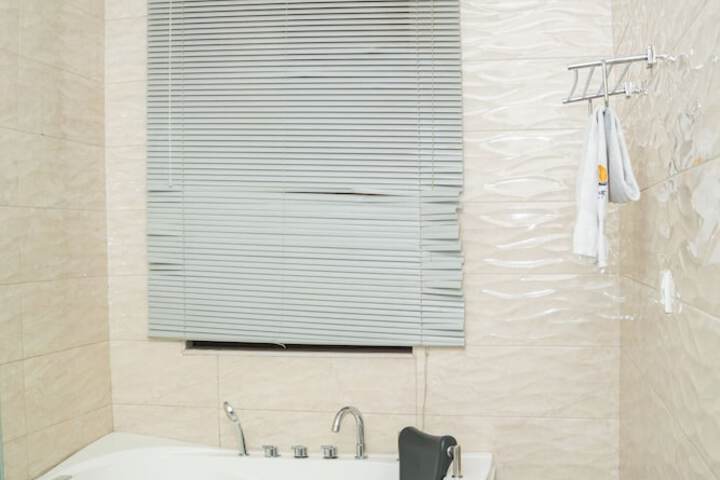Room 14 of 20