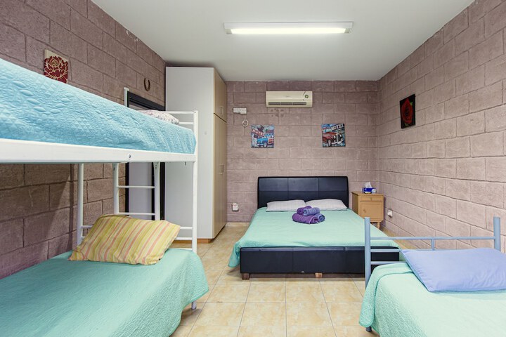 Room 2 of 63