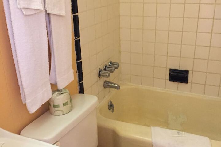 Room 14 of 16
