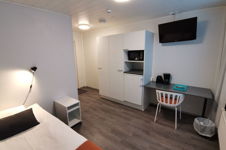 Room 6 of 32
