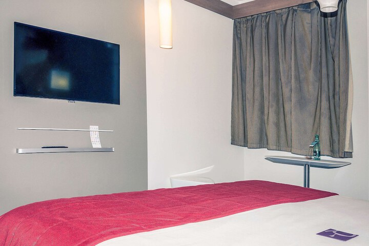 Room 6 of 83