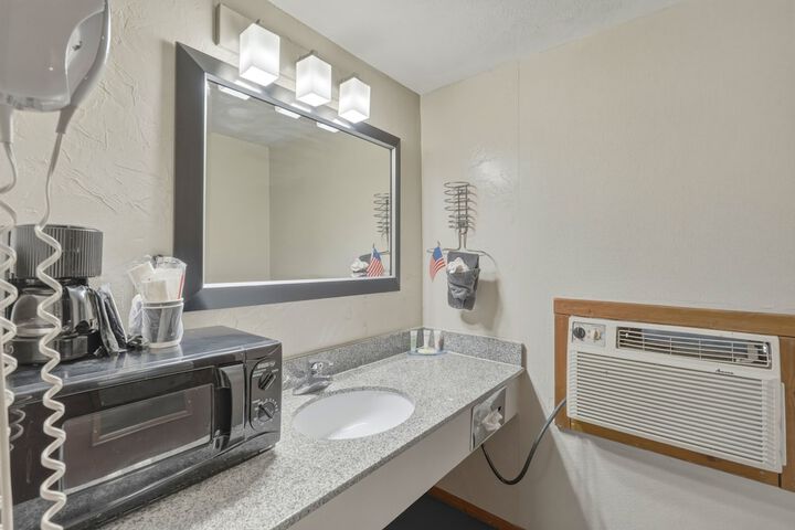 Room 32 of 40
