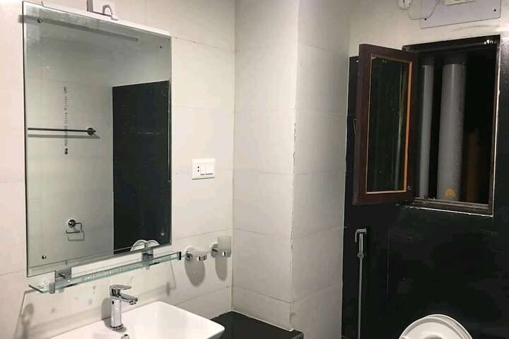 Room 9 of 18