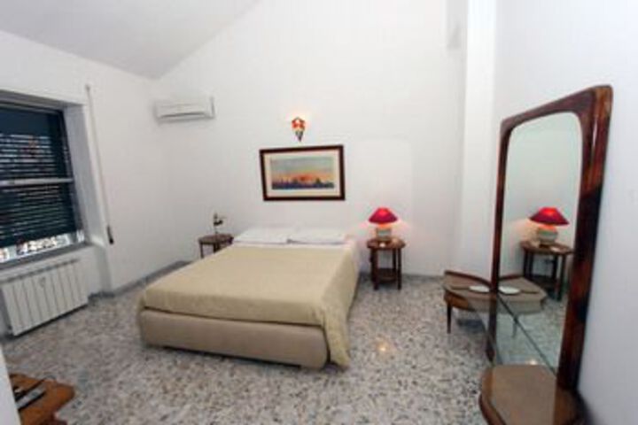 Room 8 of 20