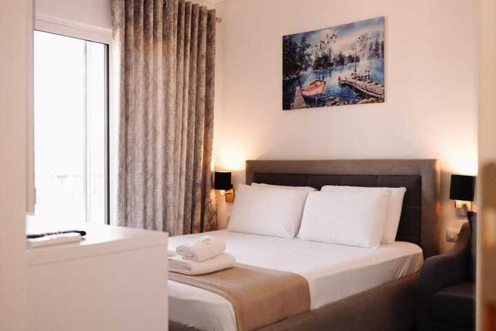 Room 3 of 33