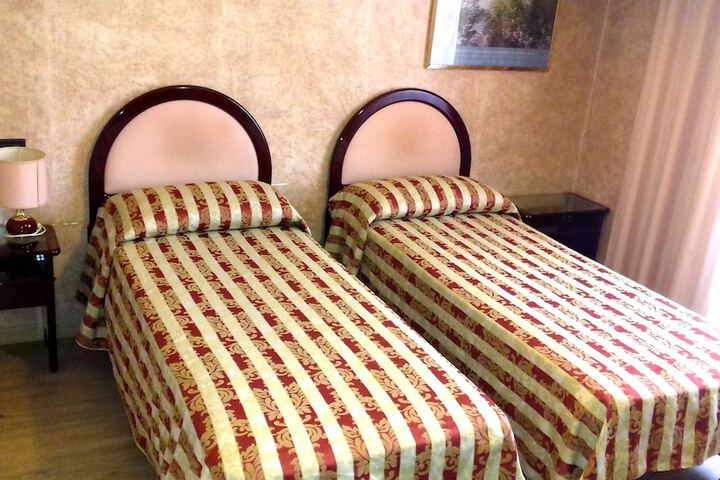 Room 5 of 14