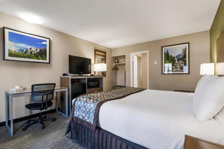 1 Double Bed Accessible (1 of 11)