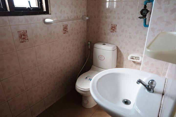Room 12 of 18