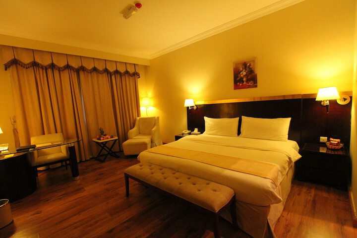 Room 9 of 29