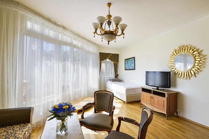 Room 22 of 49