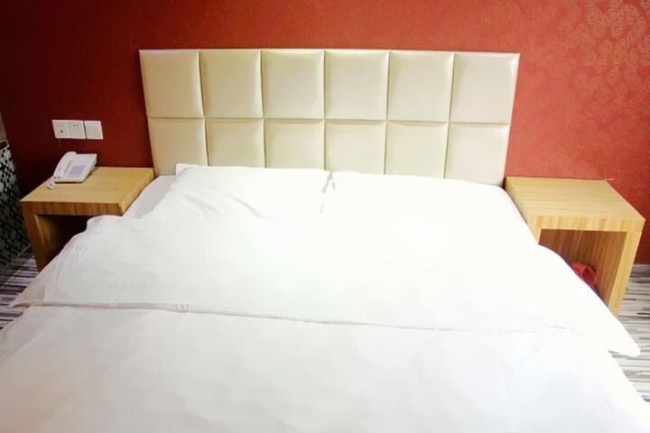 Room 12 of 17