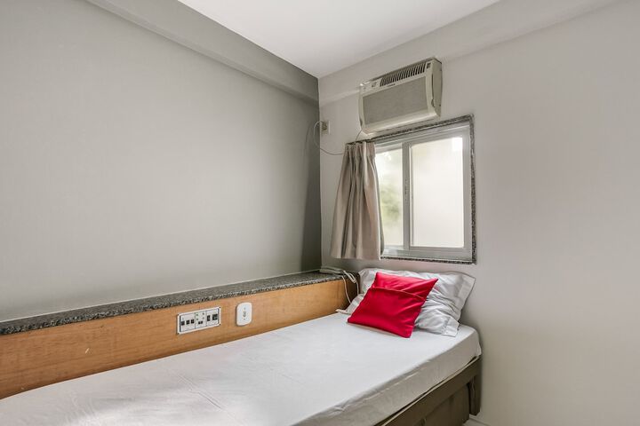 Room 8 of 35